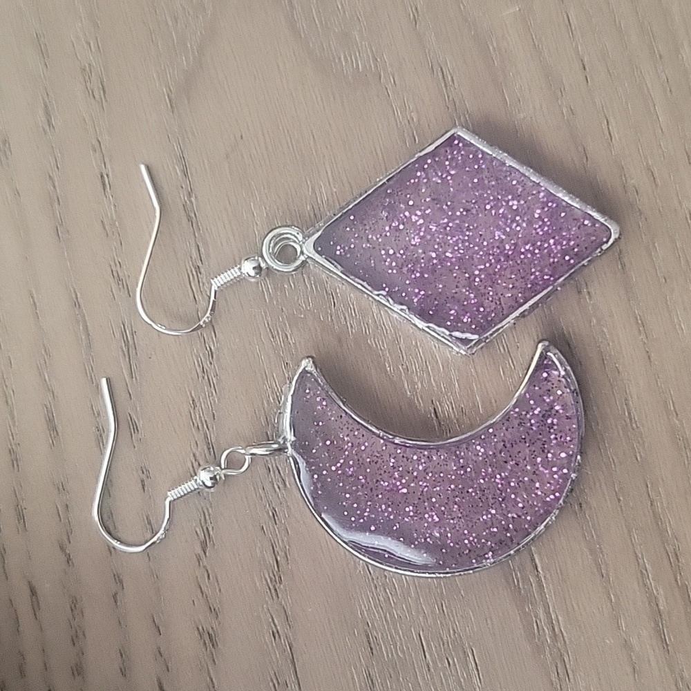HAND MADE RESIN EARRINGS!